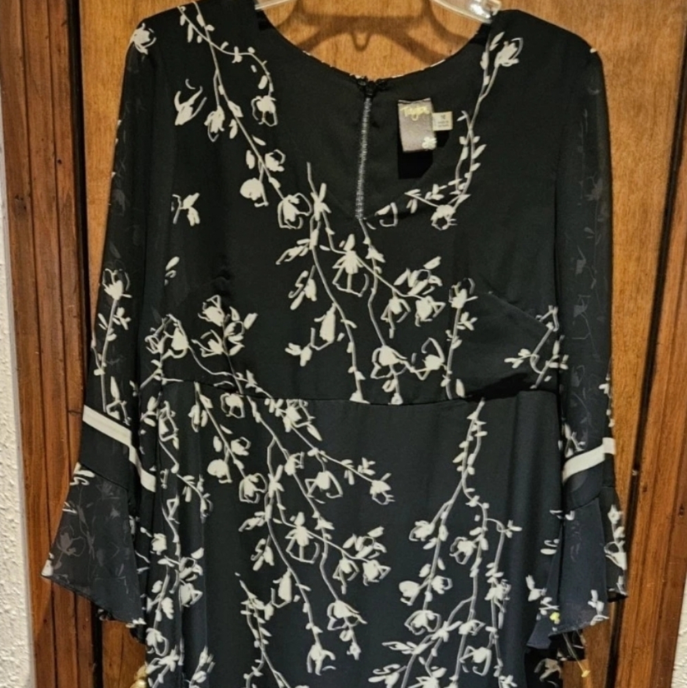 Taylor Chiffon Shift Dress 3\4 Bell Sleeves Ruffle Bottom Black Cream Size 10